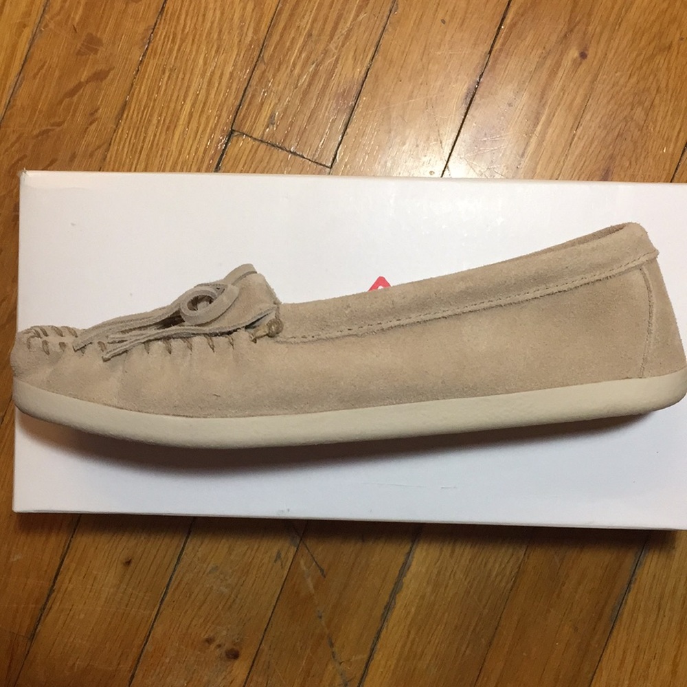 NIB Minnetonka Newport Moccasins in Stone, US 9 - Picture 7 of 8